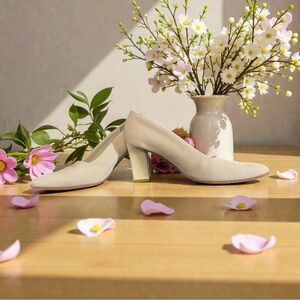 PREVATA BEIGE SIZE 8 HEEL'S